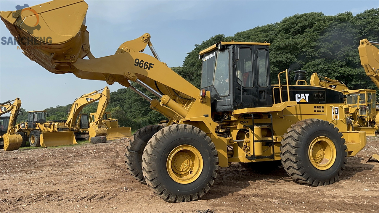 CATERPILLAR 966F - Chargeuse sur pneus: photos 1 CATERPILLAR 966F - Chargeuse sur pneus: photos 1