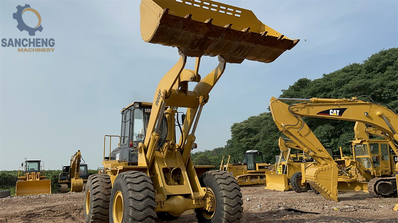 CATERPILLAR 966F - Chargeuse sur pneus: photos 5 CATERPILLAR 966F - Chargeuse sur pneus: photos 5