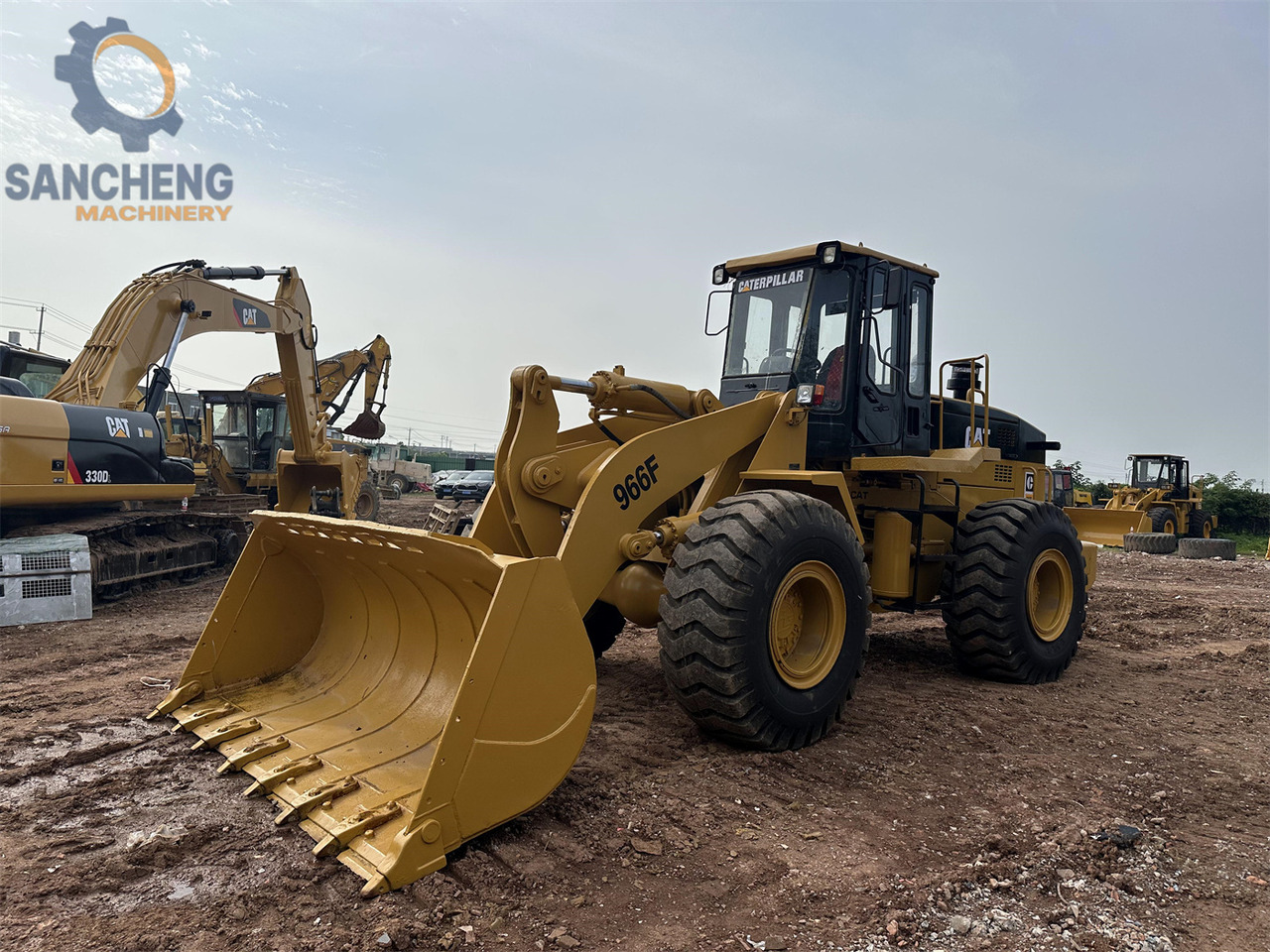 CATERPILLAR 966F - Chargeuse sur pneus: photos 3 CATERPILLAR 966F - Chargeuse sur pneus: photos 3