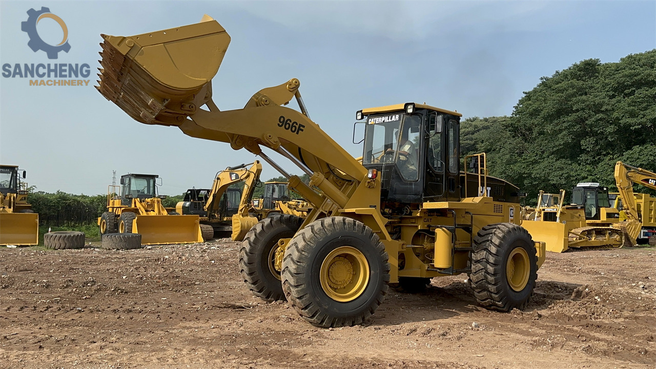 CATERPILLAR 966F - Chargeuse sur pneus: photos 4 CATERPILLAR 966F - Chargeuse sur pneus: photos 4