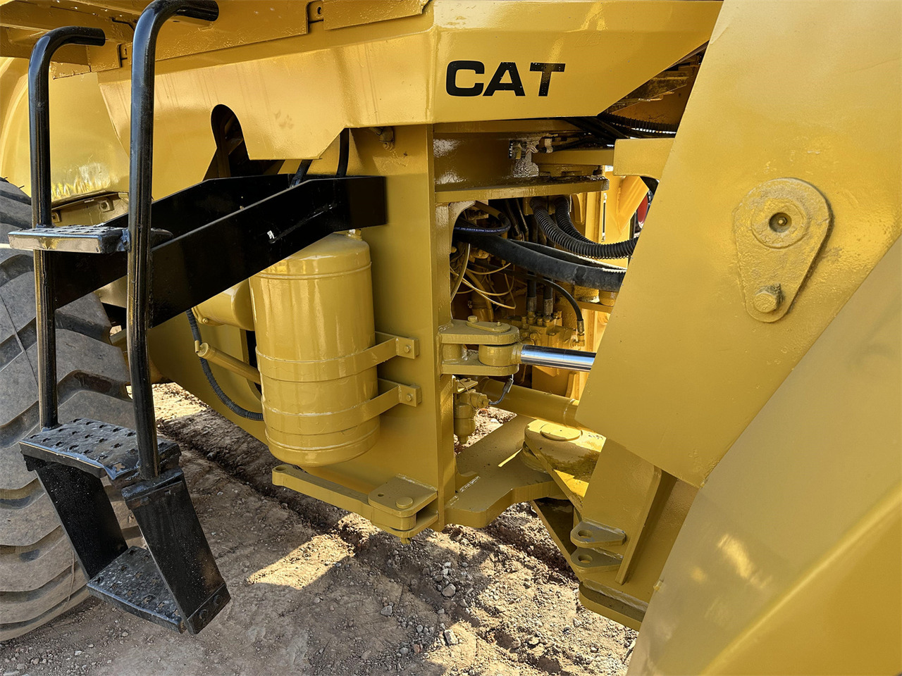Chargeuse sur pneus CATERPILLAR 966G: photos 10