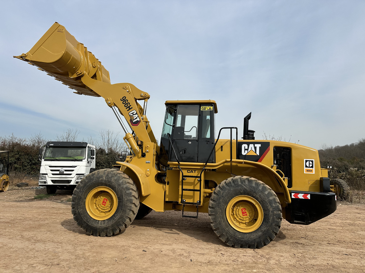 CATERPILLAR 966H - Chargeuse sur pneus: photos 1 CATERPILLAR 966H - Chargeuse sur pneus: photos 1