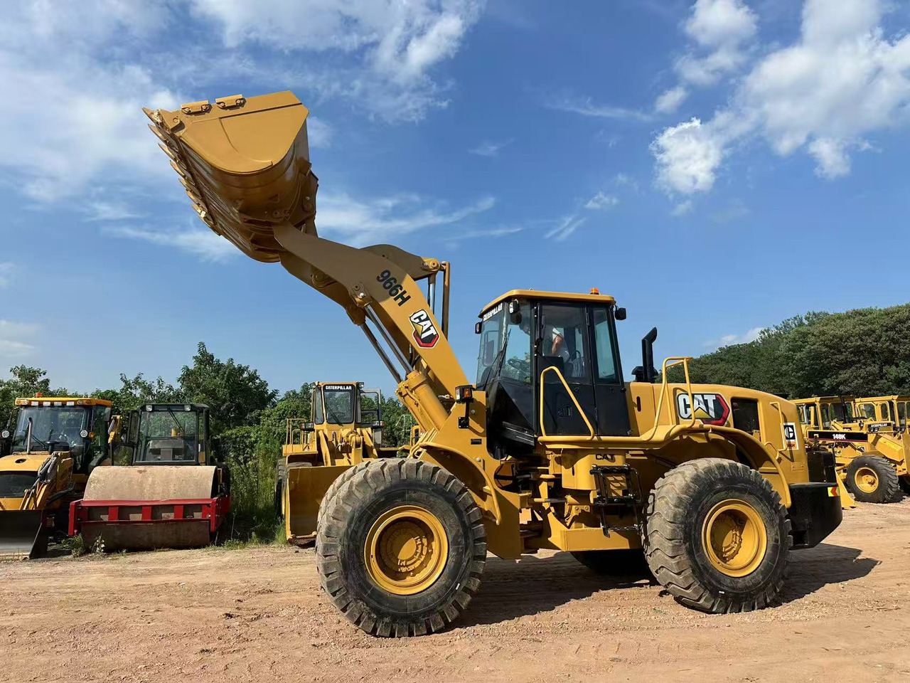 CATERPILLAR 966H - Chargeuse sur pneus: photos 3 CATERPILLAR 966H - Chargeuse sur pneus: photos 3