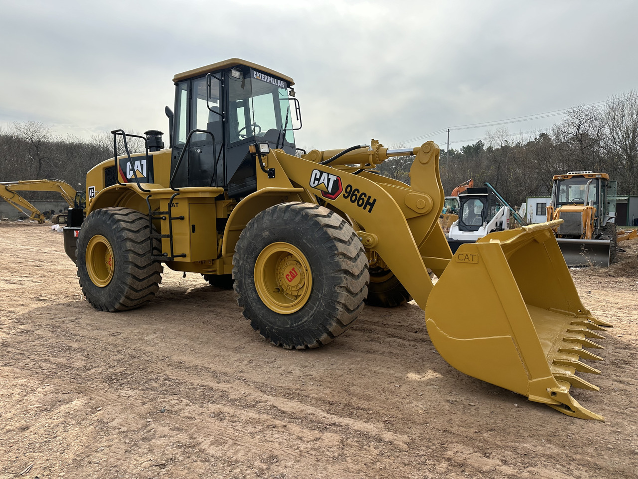 CATERPILLAR 966H - Chargeuse sur pneus: photos 3 CATERPILLAR 966H - Chargeuse sur pneus: photos 3