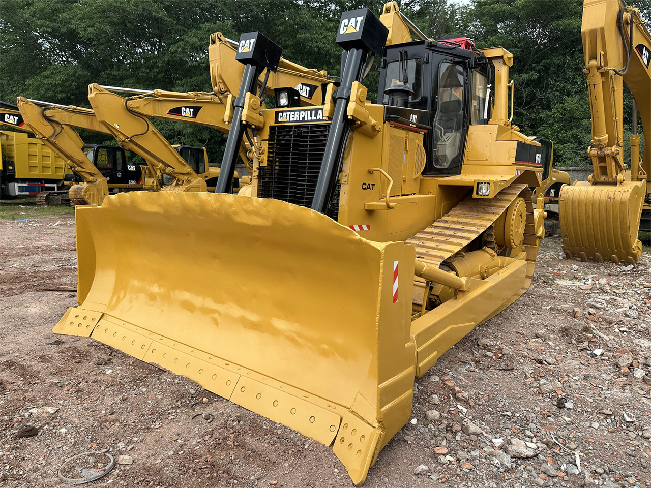 CATERPILLAR D7R - Bulldozer: photos 2 CATERPILLAR D7R - Bulldozer: photos 2