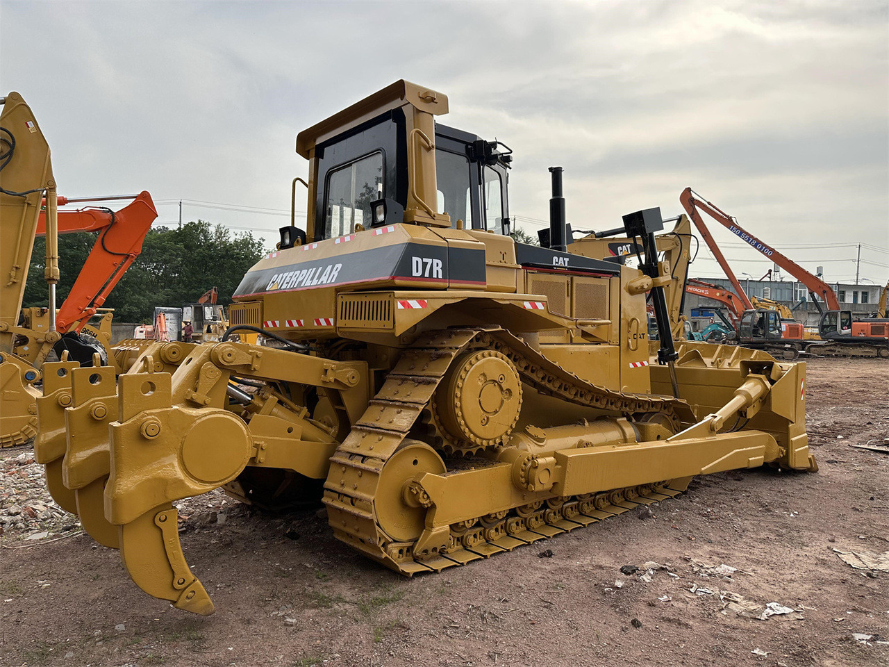 CATERPILLAR D7R - Bulldozer: photos 2 CATERPILLAR D7R - Bulldozer: photos 2