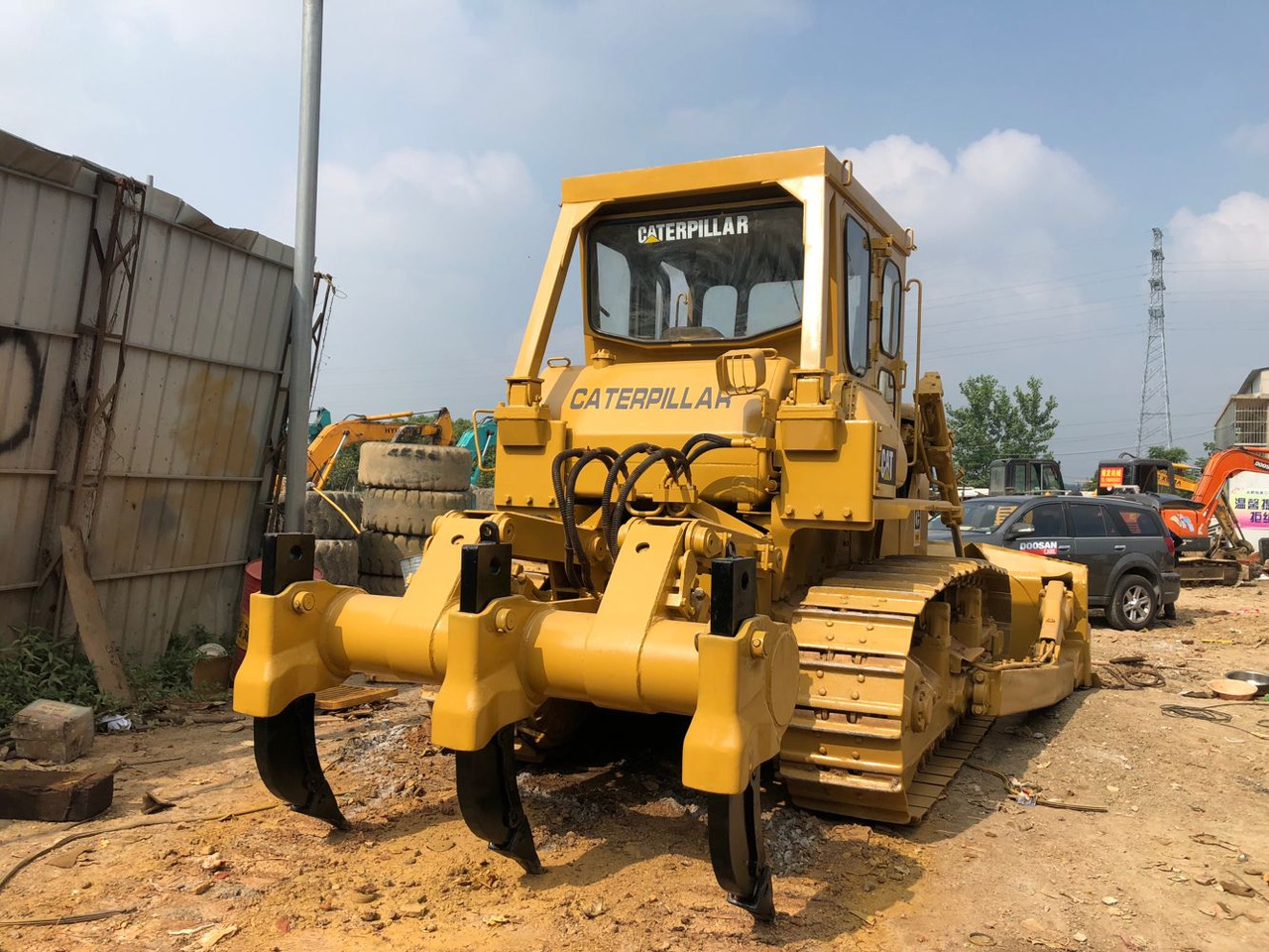 CATERPILLAR D8K - Bulldozer: photos 1 CATERPILLAR D8K - Bulldozer: photos 1