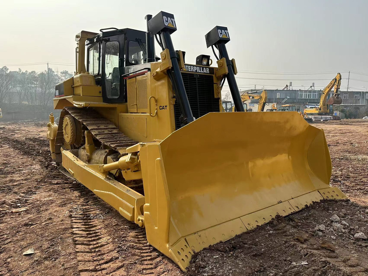 Bulldozer CATERPILLAR D8R: photos 1