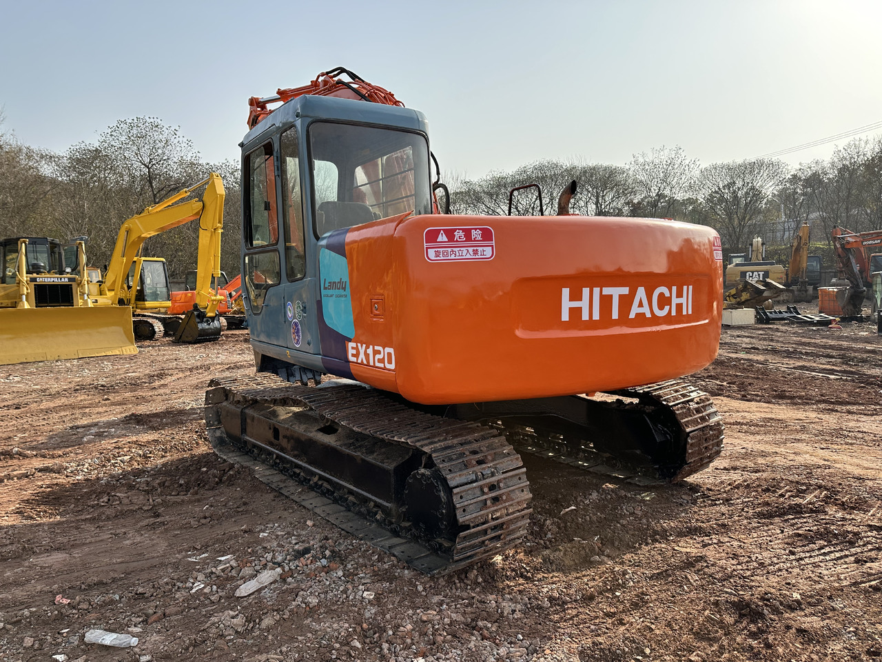 HITACHI EX120-3 - Pelle sur chenille: photos 5 HITACHI EX120-3 - Pelle sur chenille: photos 5