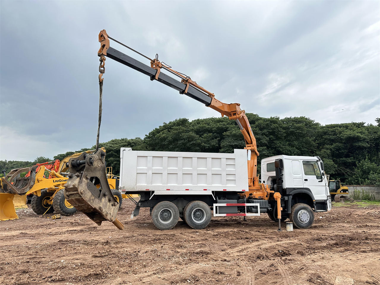 HOWO 371 Mounted Crane Dump truck - Camion grue: photos 2 HOWO 371 Mounted Crane Dump truck - Camion grue: photos 2