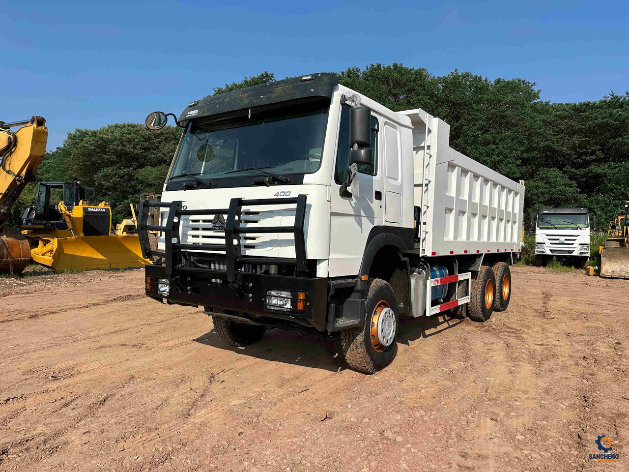 HOWO 400 With Bumper - Camion benne: photos 1 HOWO 400 With Bumper - Camion benne: photos 1
