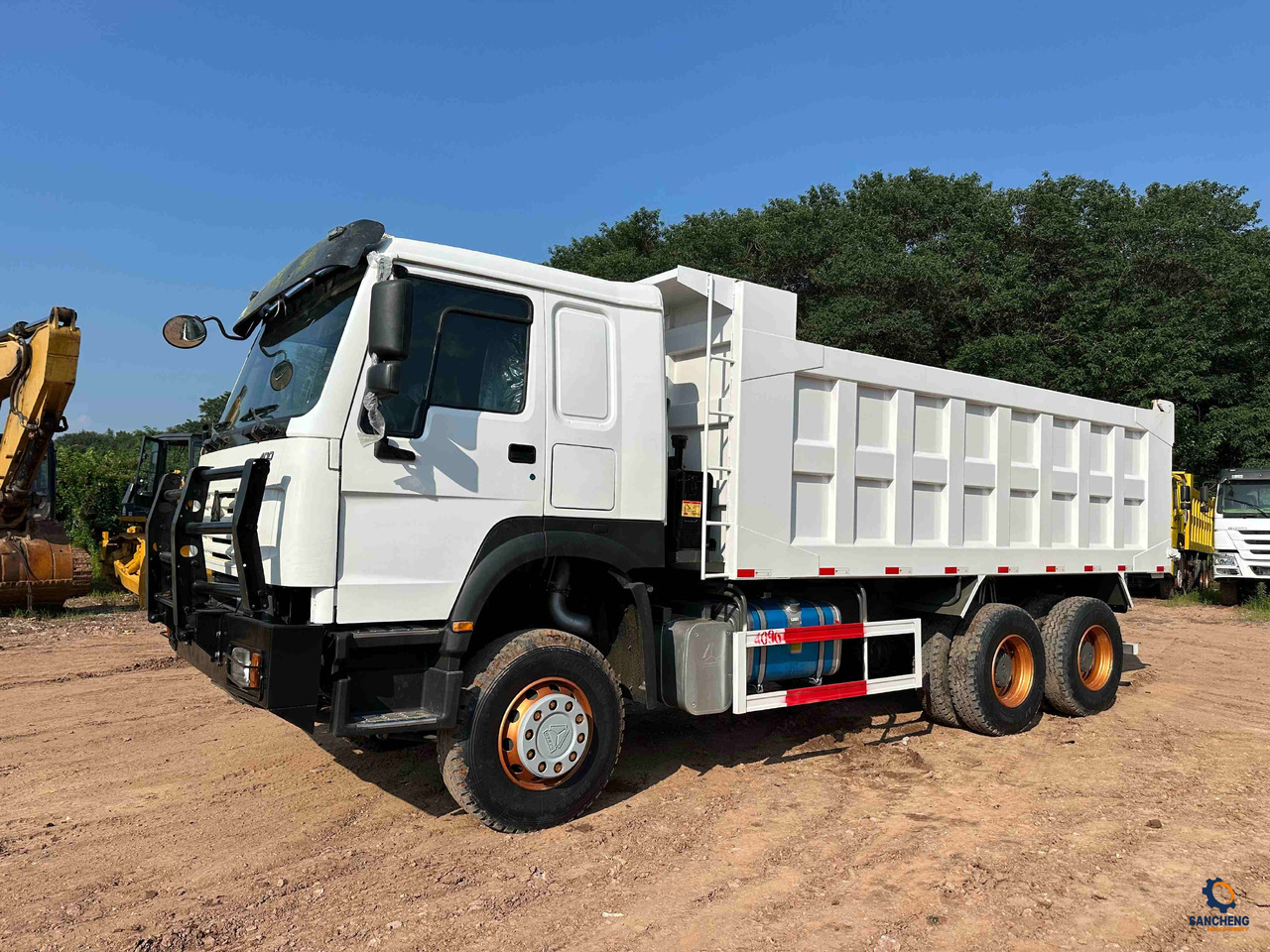 HOWO 400 With Bumper - Camion benne: photos 4 HOWO 400 With Bumper - Camion benne: photos 4
