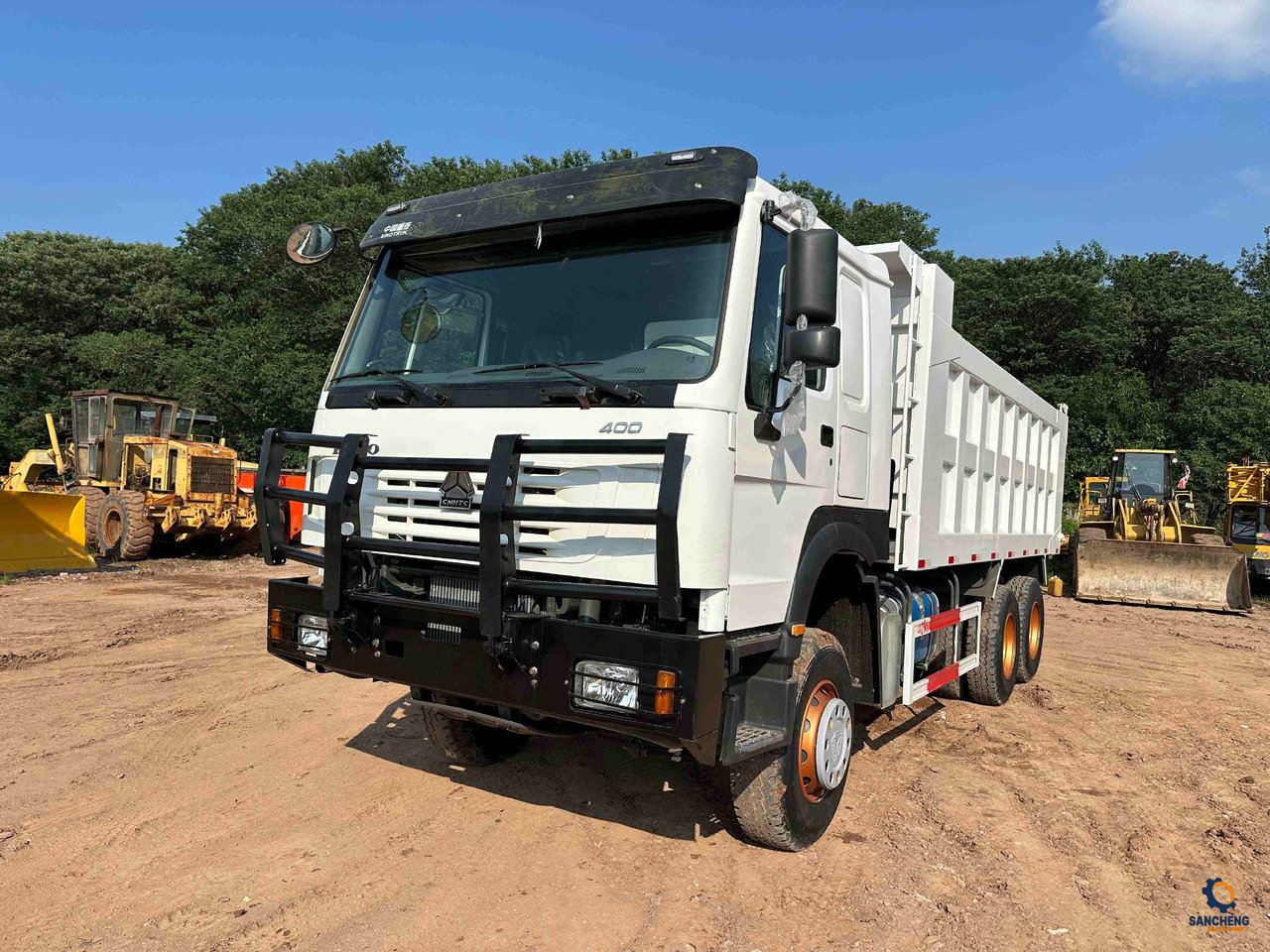HOWO 400 With Bumper - Camion benne: photos 3 HOWO 400 With Bumper - Camion benne: photos 3