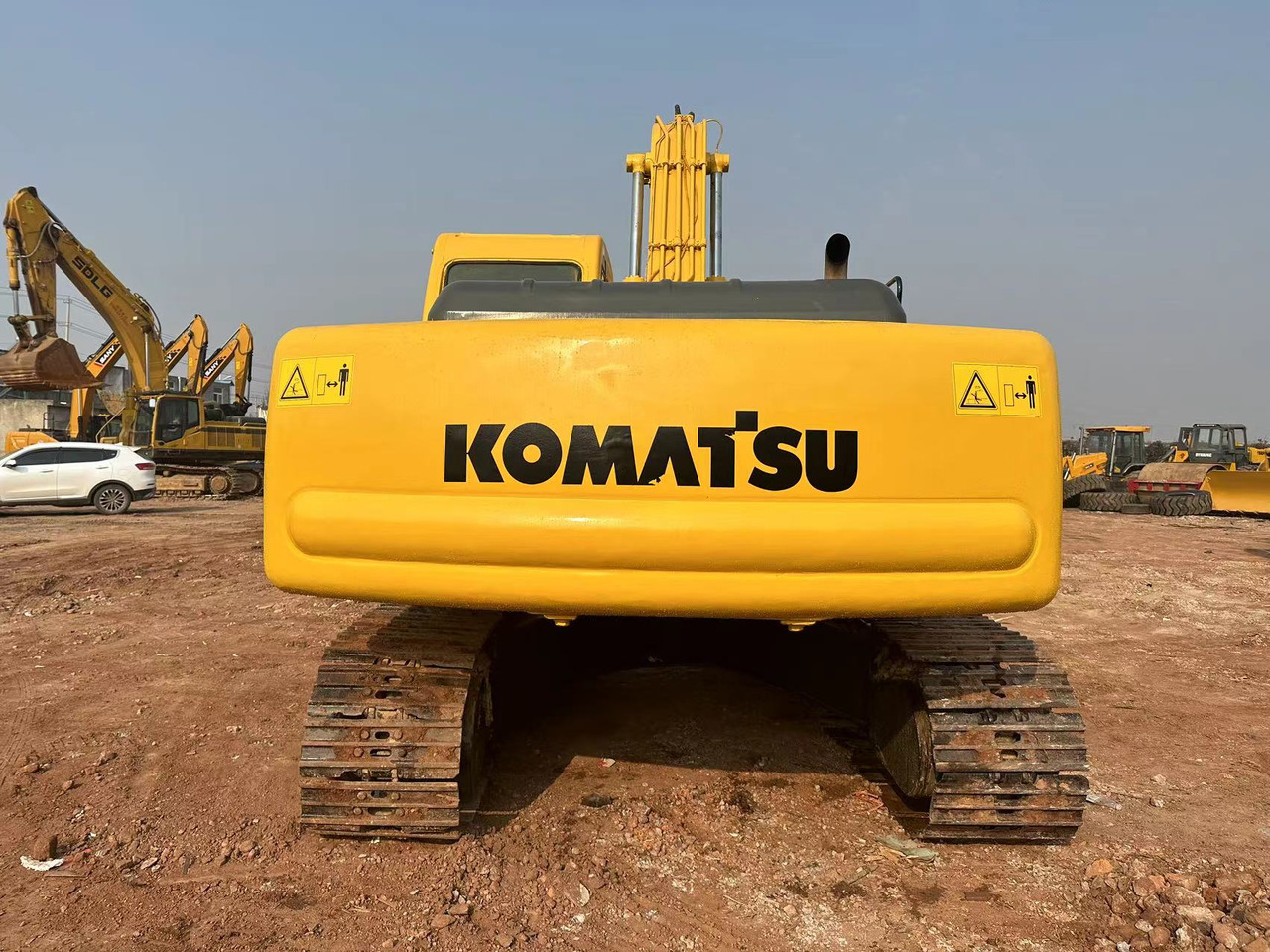 KOMATSU PC220 - Pelle sur chenille: photos 3 KOMATSU PC220 - Pelle sur chenille: photos 3