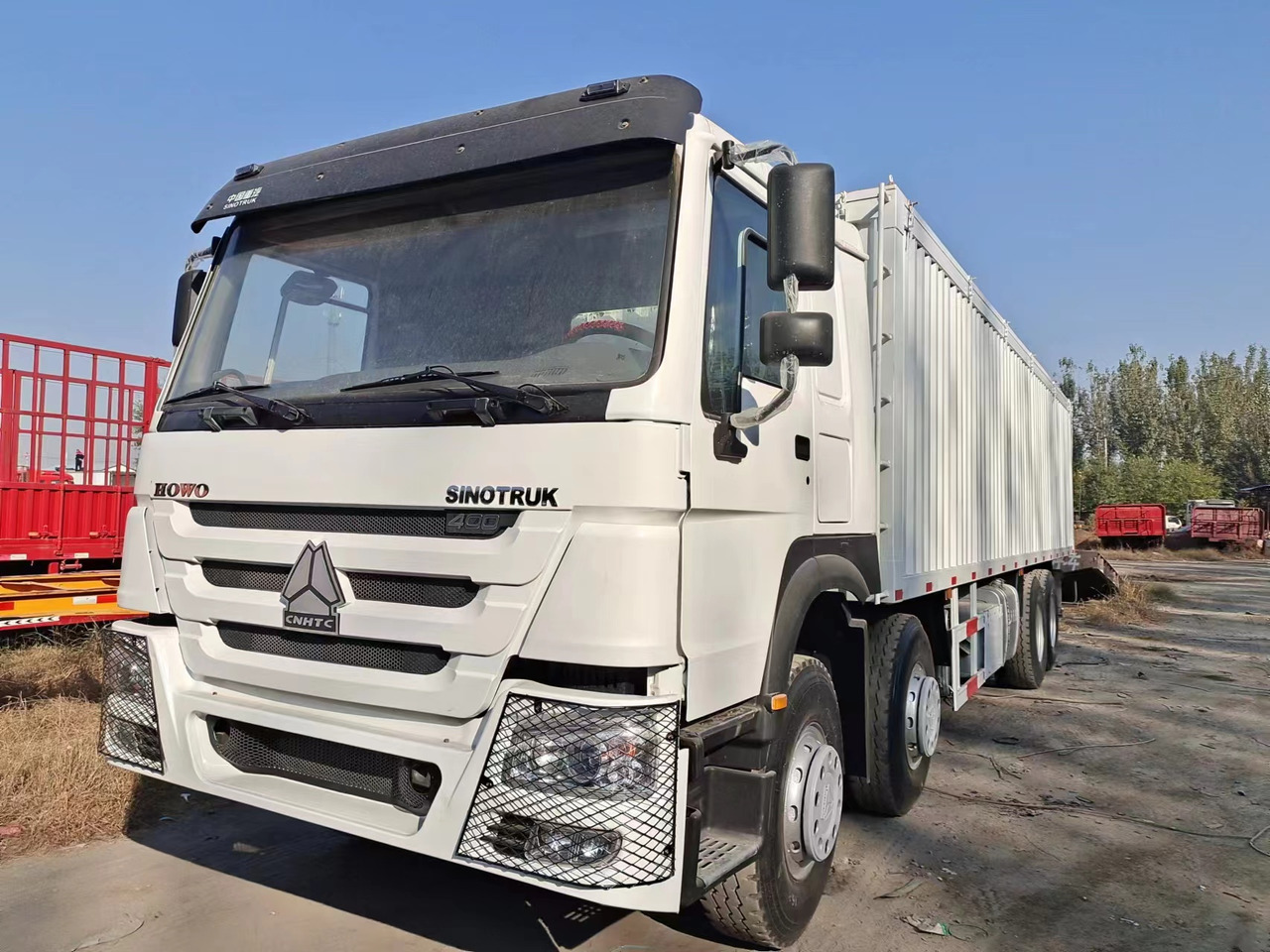SINOTRUK 400 HOWO Box truck - Camion isothermique: photos 2 SINOTRUK 400 HOWO Box truck - Camion isothermique: photos 2