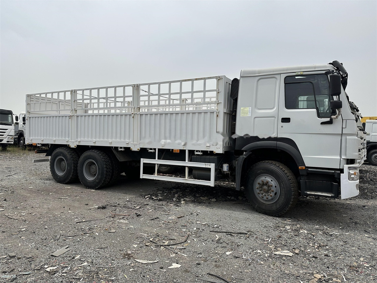 SINOTRUK HOWO 371 Cargo truck - Camion bétaillère: photos 2 SINOTRUK HOWO 371 Cargo truck - Camion bétaillère: photos 2