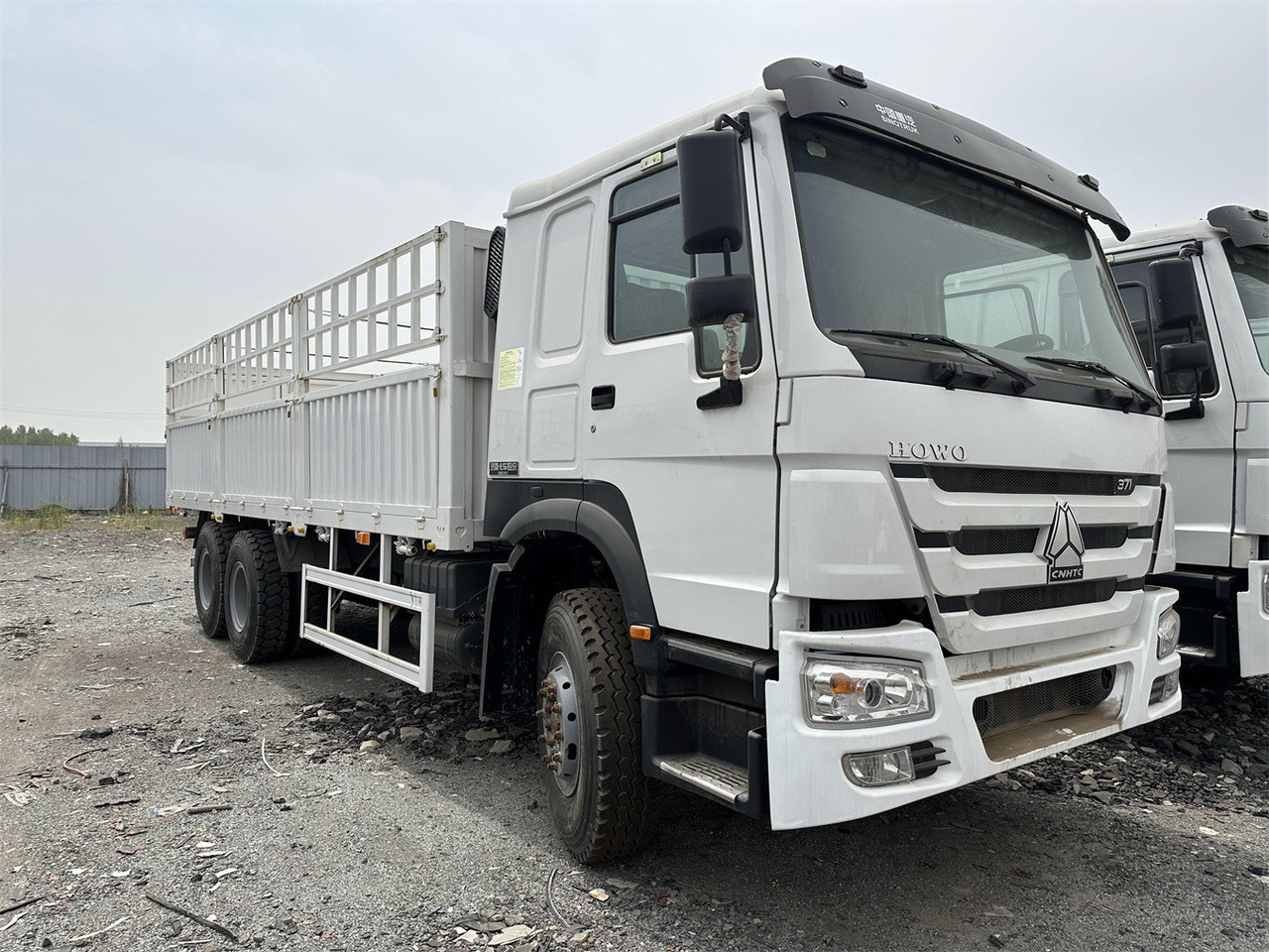 SINOTRUK HOWO 371 Cargo truck - Camion bétaillère: photos 2 SINOTRUK HOWO 371 Cargo truck - Camion bétaillère: photos 2