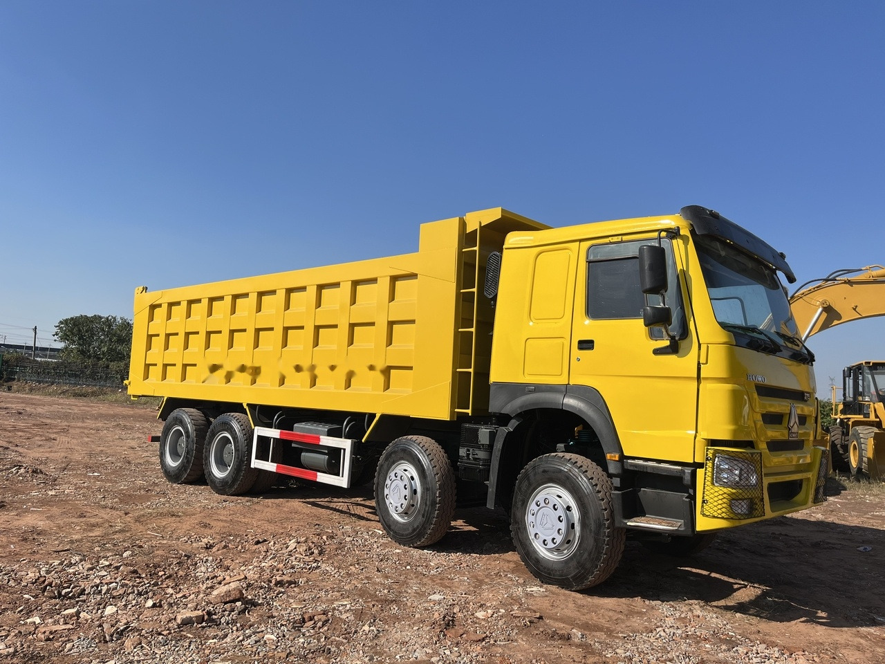 SINOTRUK HOWO 371 Dump Truck 8x4 - Camion benne: photos 1 SINOTRUK HOWO 371 Dump Truck 8x4 - Camion benne: photos 1