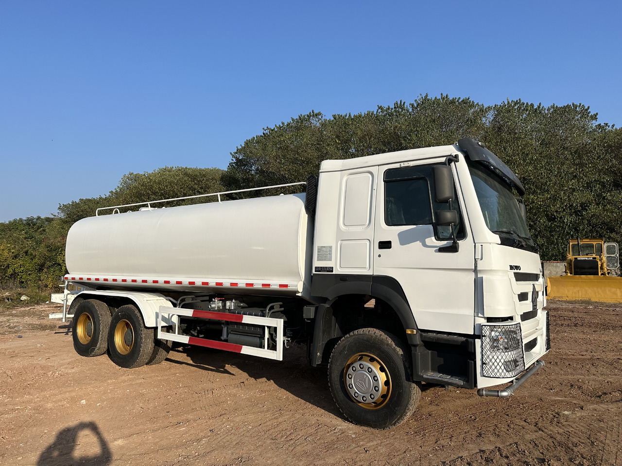 SINOTRUK HOWO 371 Water Tanker Truck - Camion citerne: photos 3 SINOTRUK HOWO 371 Water Tanker Truck - Camion citerne: photos 3