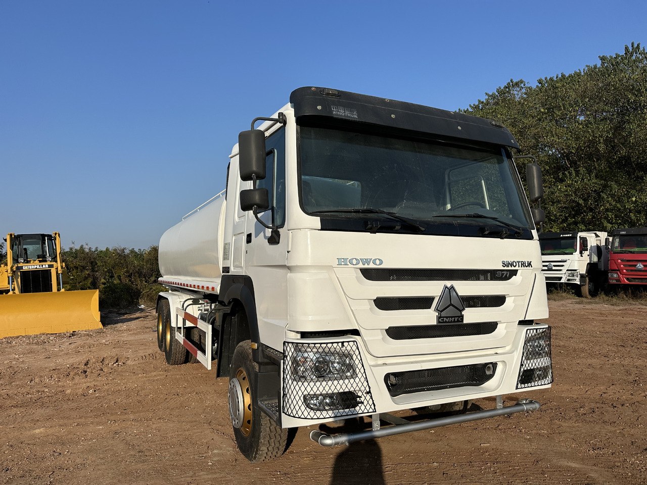 SINOTRUK HOWO 371 Water Tanker Truck - Camion citerne: photos 4 SINOTRUK HOWO 371 Water Tanker Truck - Camion citerne: photos 4