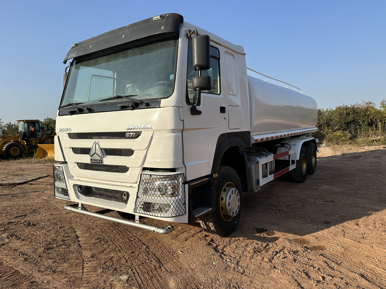 SINOTRUK HOWO 371 Water Tanker Truck - Camion citerne: photos 2 SINOTRUK HOWO 371 Water Tanker Truck - Camion citerne: photos 2