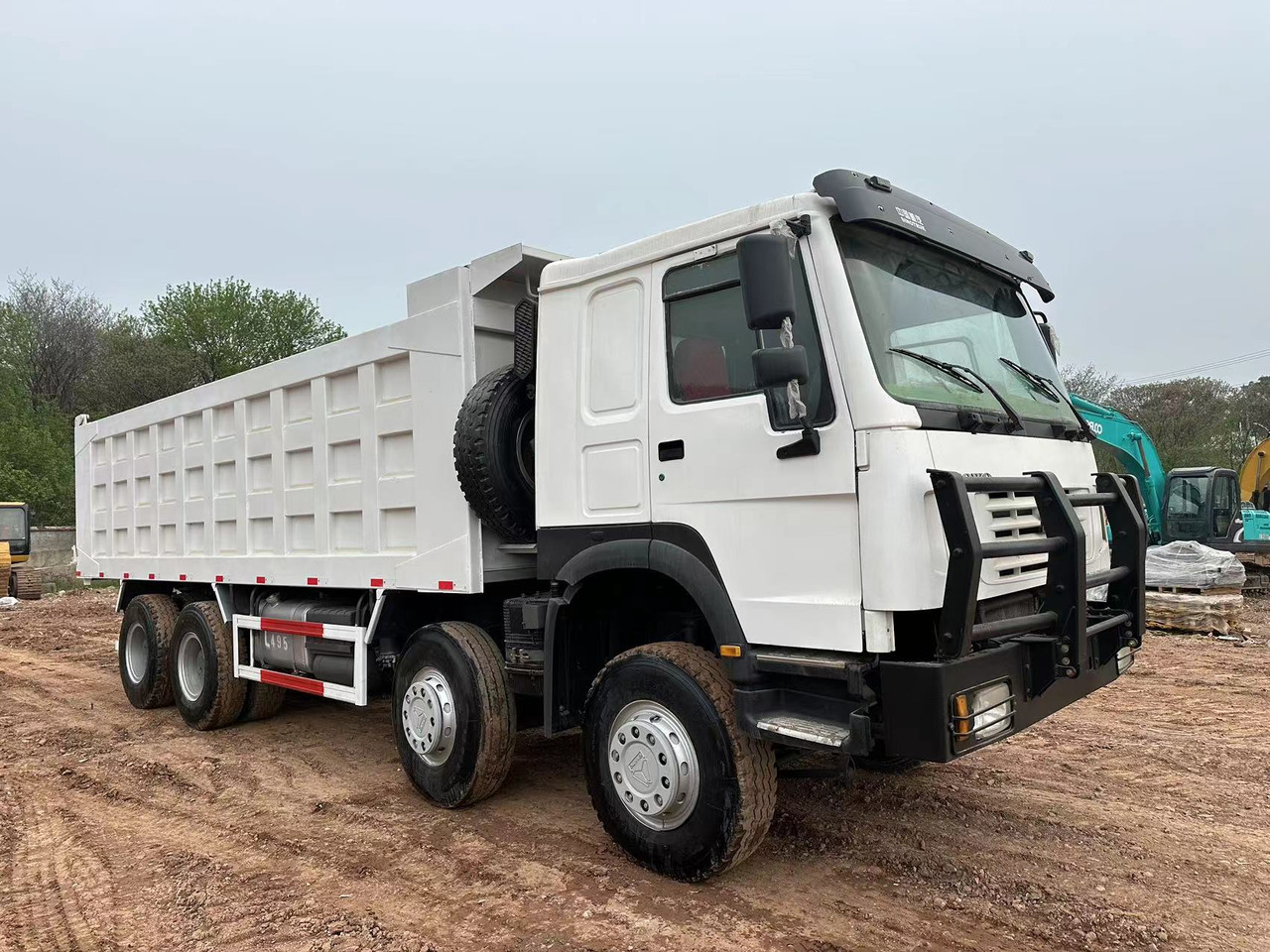 SINOTRUK HOWO 371 with Bumper - Camion benne: photos 1 SINOTRUK HOWO 371 with Bumper - Camion benne: photos 1