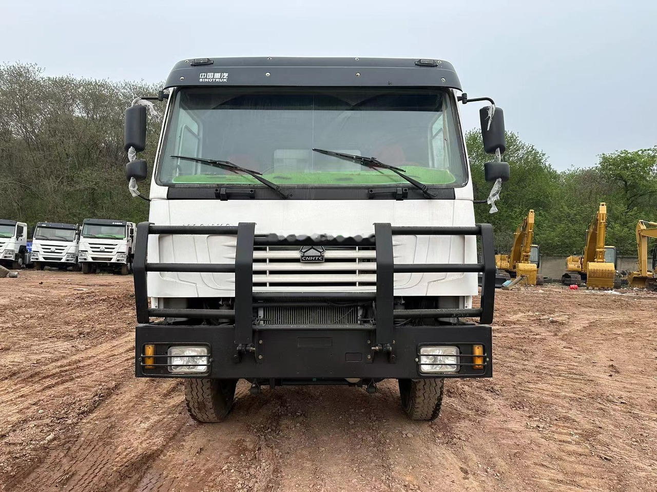 SINOTRUK HOWO 371 with Bumper - Camion benne: photos 1 SINOTRUK HOWO 371 with Bumper - Camion benne: photos 1