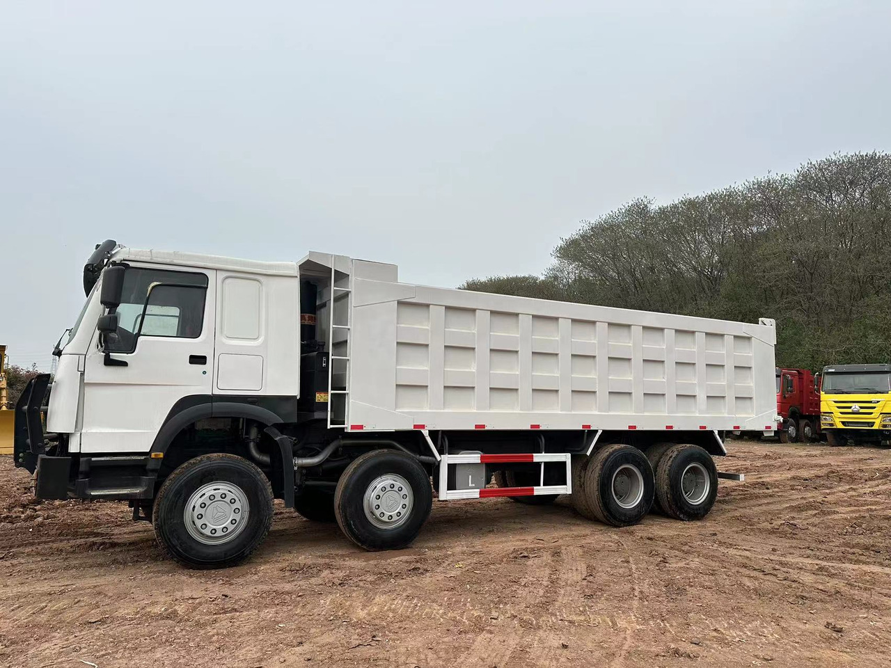 SINOTRUK HOWO 371 with Bumper - Camion benne: photos 4 SINOTRUK HOWO 371 with Bumper - Camion benne: photos 4