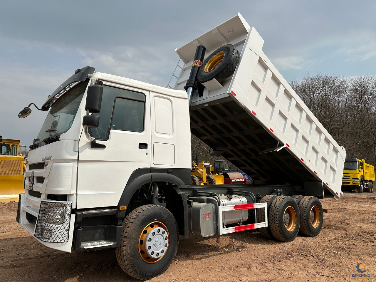 SINOTRUK HOWO Dump truck 371 6x4 - Camion benne: photos 1 SINOTRUK HOWO Dump truck 371 6x4 - Camion benne: photos 1
