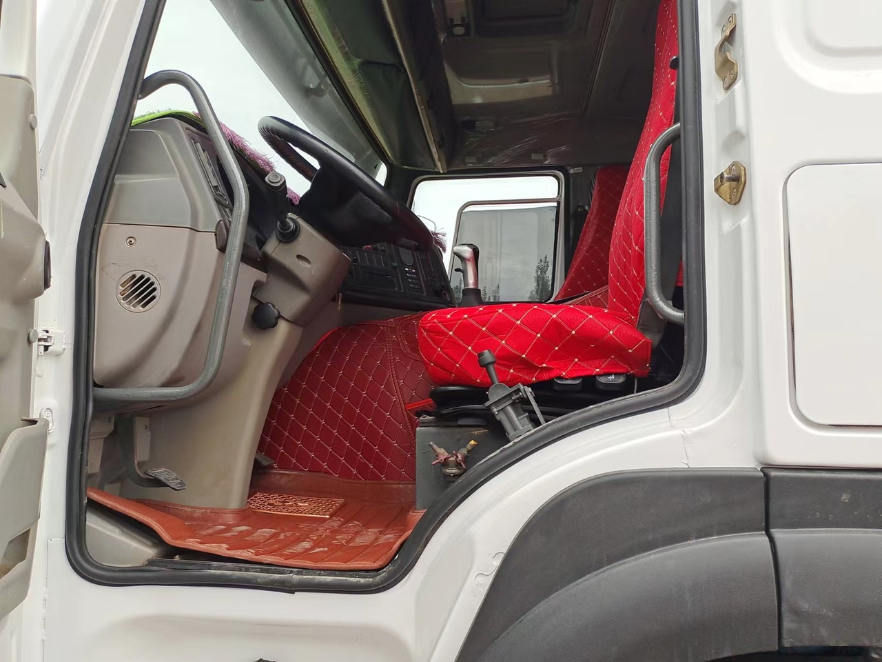 SINOTRUK HOWO Dump truck 371 6x4 - Camion benne: photos 5 SINOTRUK HOWO Dump truck 371 6x4 - Camion benne: photos 5