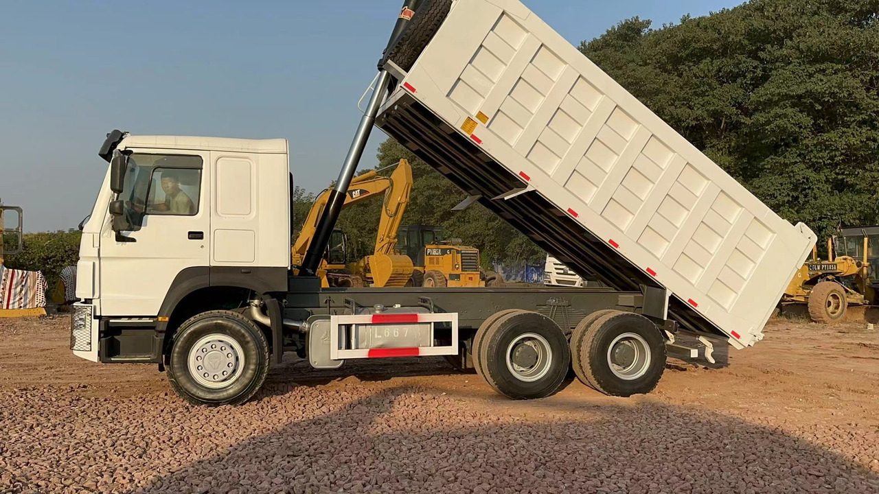 SINOTRUK HOWO HOWO 371 6x4 - Camion benne: photos 4 SINOTRUK HOWO HOWO 371 6x4 - Camion benne: photos 4