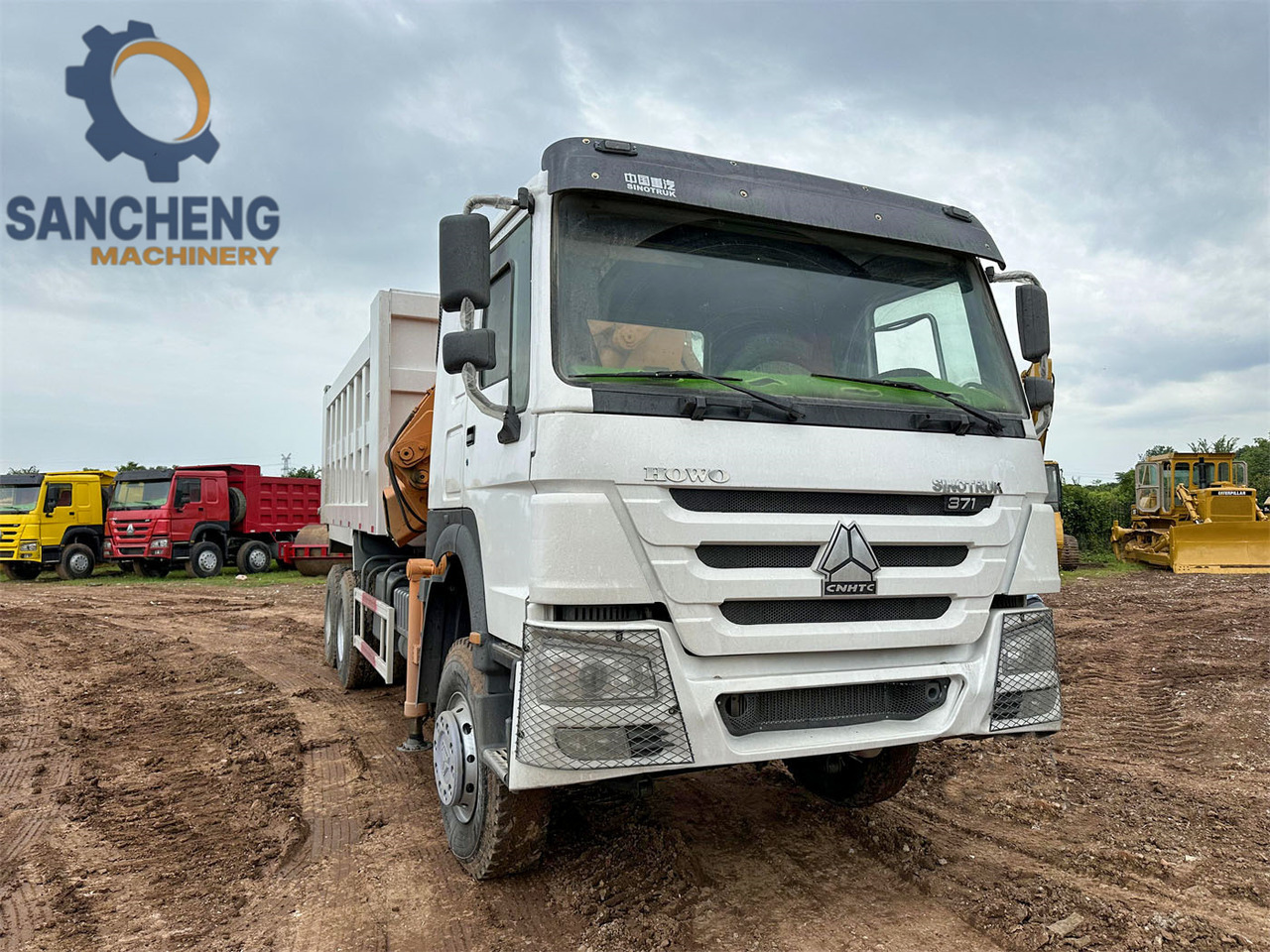 SINOTRUK Howo 371 6x4 crane truck - Camion grue: photos 2 SINOTRUK Howo 371 6x4 crane truck - Camion grue: photos 2