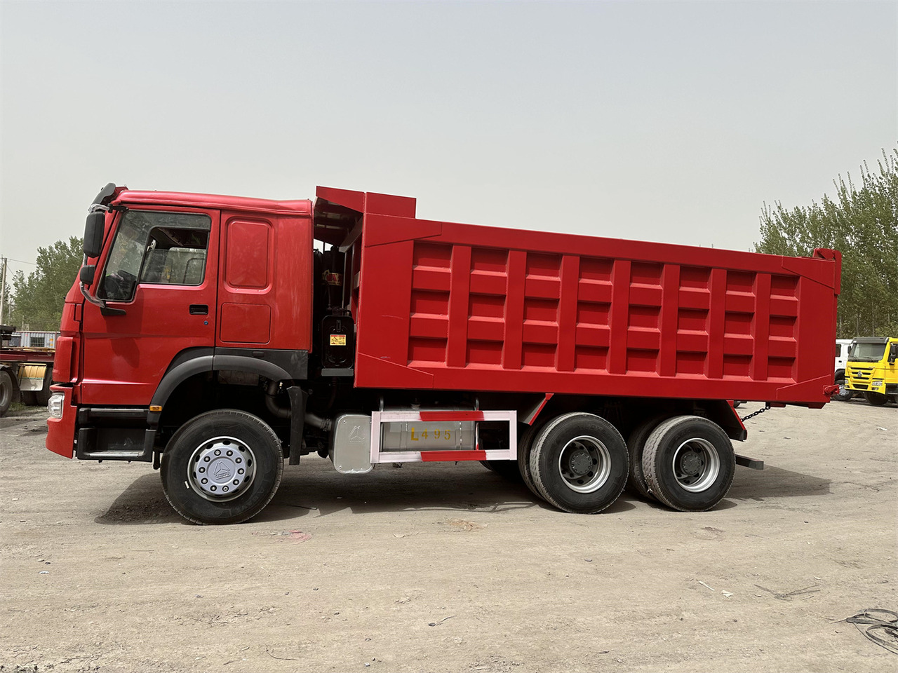 Camion benne pour transport de silo SINOTRUK Howo Dump truck 371: photos 1