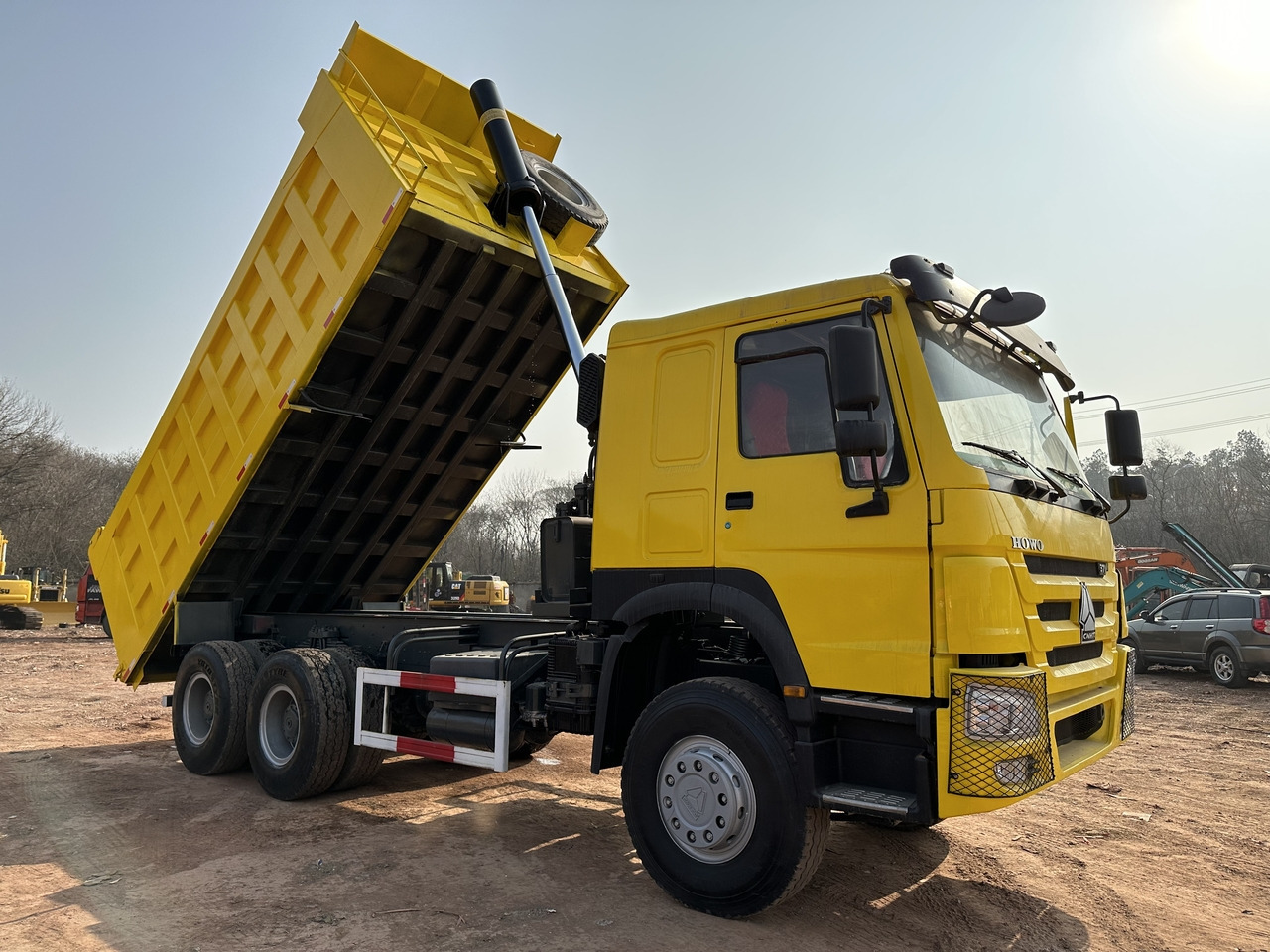 SINOTRUK Howo Dump truck 371hp - Camion benne: photos 1 SINOTRUK Howo Dump truck 371hp - Camion benne: photos 1