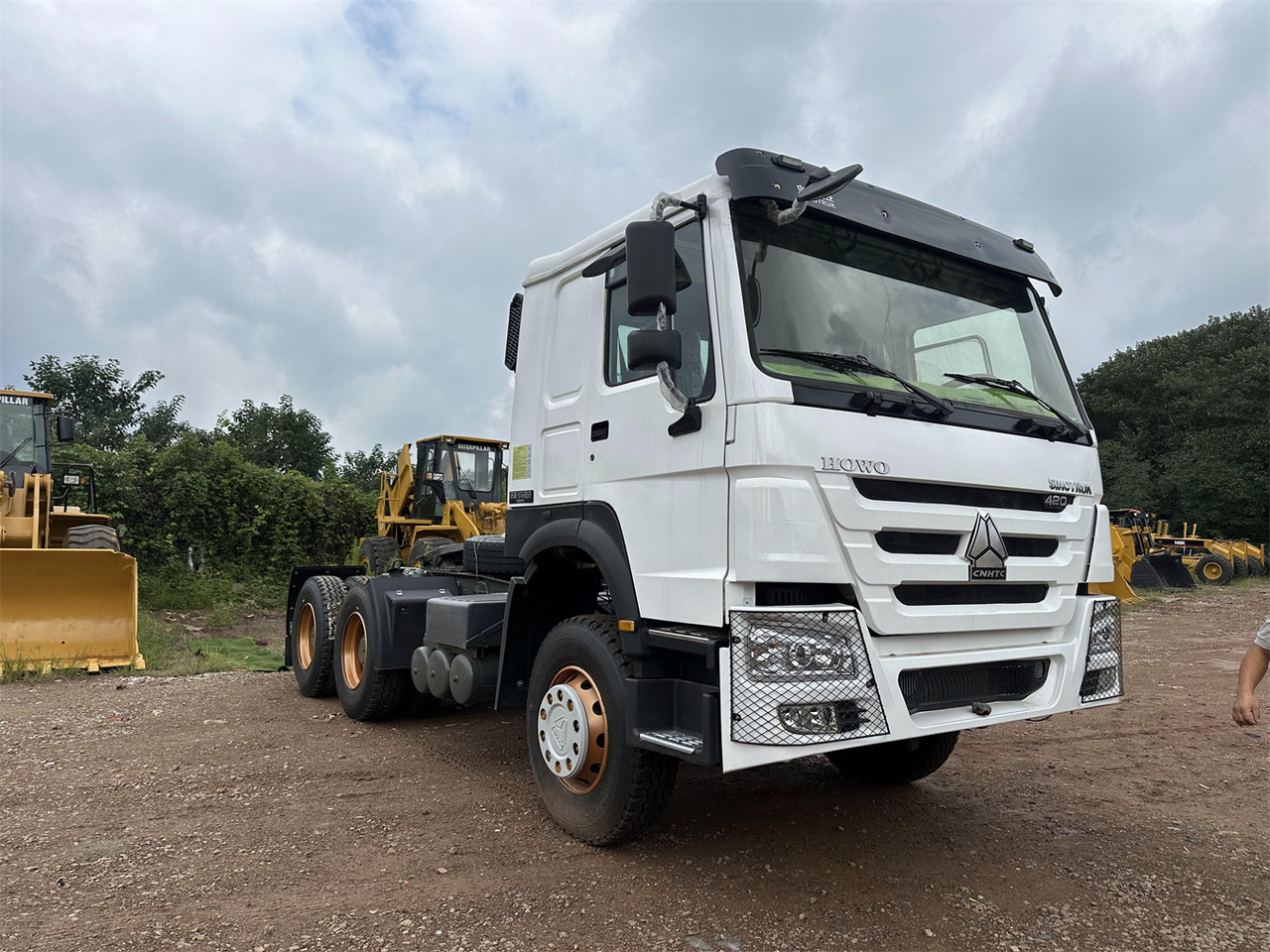 SINOTRUK Howo tractor unit 420hp - Tracteur routier: photos 1 SINOTRUK Howo tractor unit 420hp - Tracteur routier: photos 1