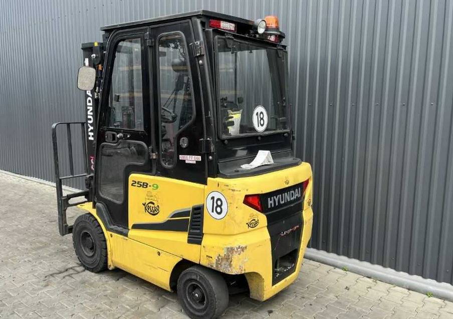Hyundai 25B-9 - Chariot élévateur électrique: photos 3 Hyundai 25B-9 - Chariot élévateur électrique: photos 3