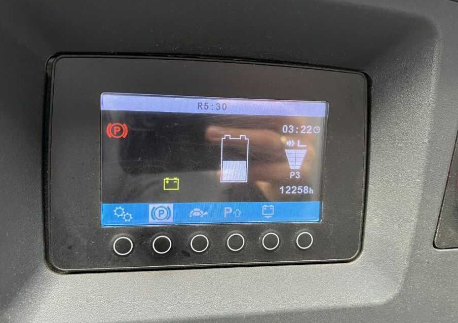 Jungheinrich ETV214 - Chariot à mât rétractable: photos 5 Jungheinrich ETV214 - Chariot à mât rétractable: photos 5