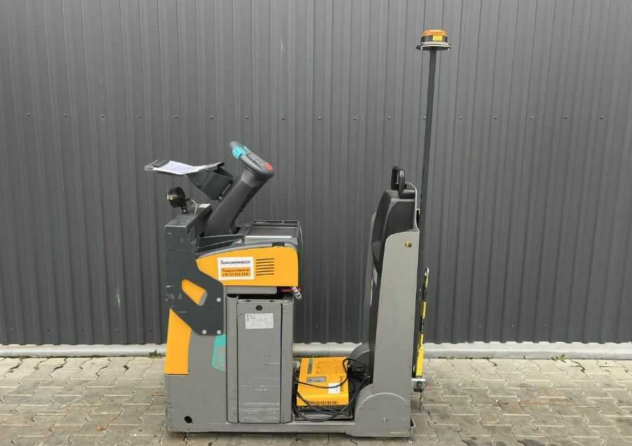 Jungheinrich EZS130 - Chariot tracteur: photos 2 Jungheinrich EZS130 - Chariot tracteur: photos 2