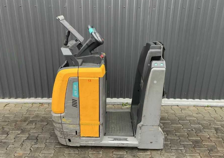 Jungheinrich EZS350 - Chariot tracteur: photos 2 Jungheinrich EZS350 - Chariot tracteur: photos 2