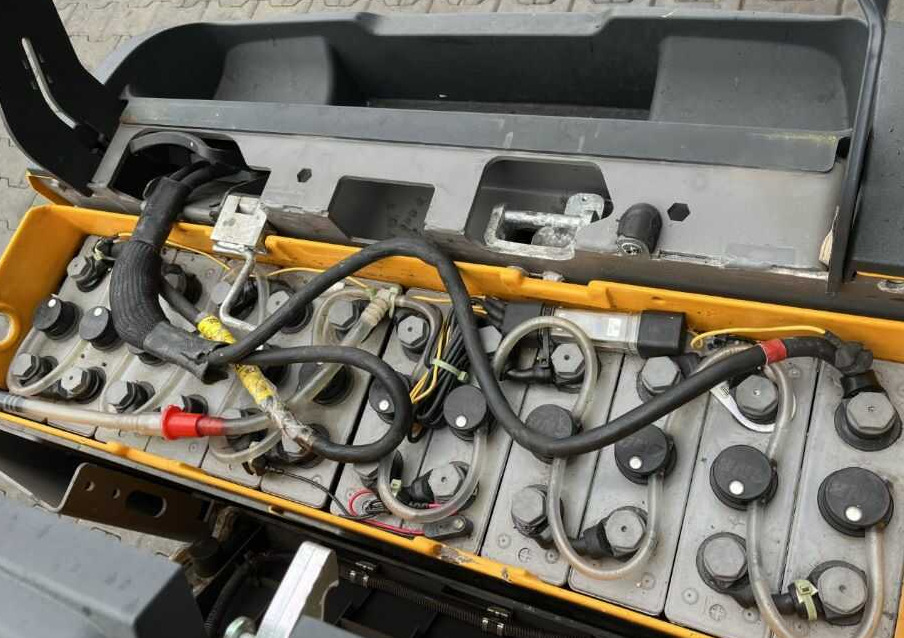 Jungheinrich EZS350 - Chariot tracteur: photos 5 Jungheinrich EZS350 - Chariot tracteur: photos 5