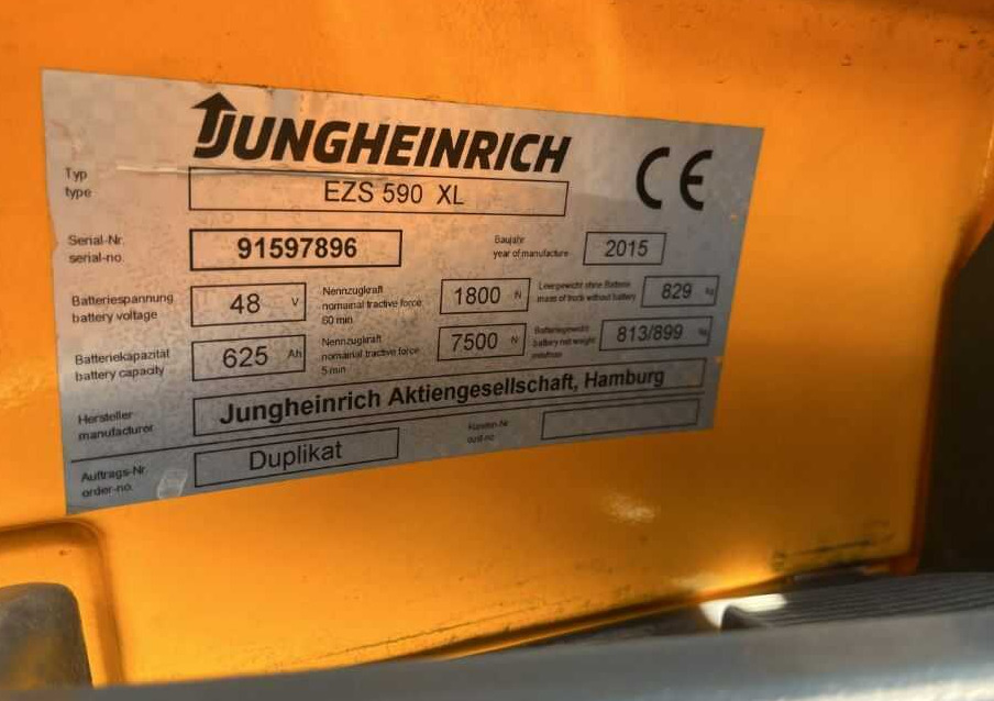 Jungheinrich EZS590 - Chariot tracteur: photos 4 Jungheinrich EZS590 - Chariot tracteur: photos 4
