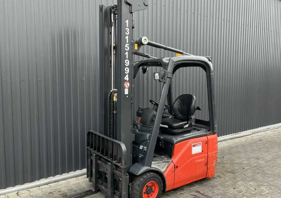 Linde E15-01 - Chariot élévateur électrique: photos 1 Linde E15-01 - Chariot élévateur électrique: photos 1