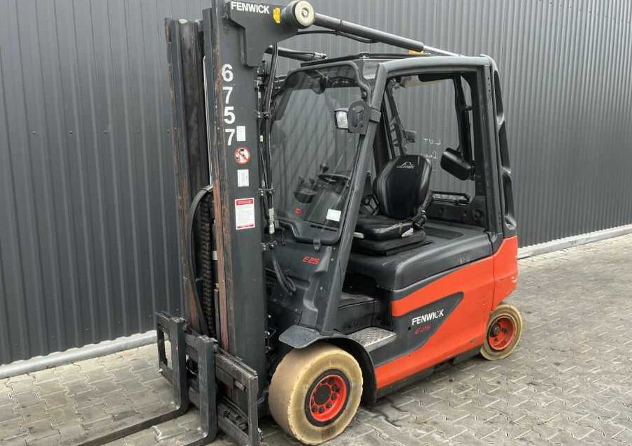 Linde E25-01 - Chariot élévateur électrique: photos 1 Linde E25-01 - Chariot élévateur électrique: photos 1