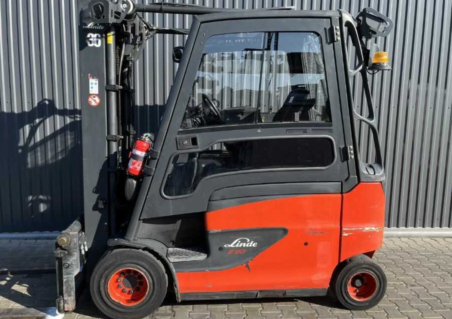 Linde E30H-01/600 - Chariot élévateur électrique: photos 2 Linde E30H-01/600 - Chariot élévateur électrique: photos 2