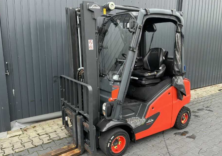 Linde H20T-01 - Chariot élévateur à gaz: photos 1 Linde H20T-01 - Chariot élévateur à gaz: photos 1