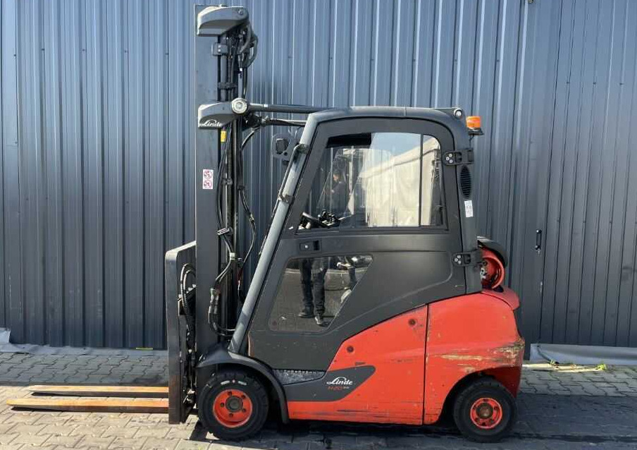 Linde H20T-01 - Chariot élévateur à gaz: photos 2 Linde H20T-01 - Chariot élévateur à gaz: photos 2