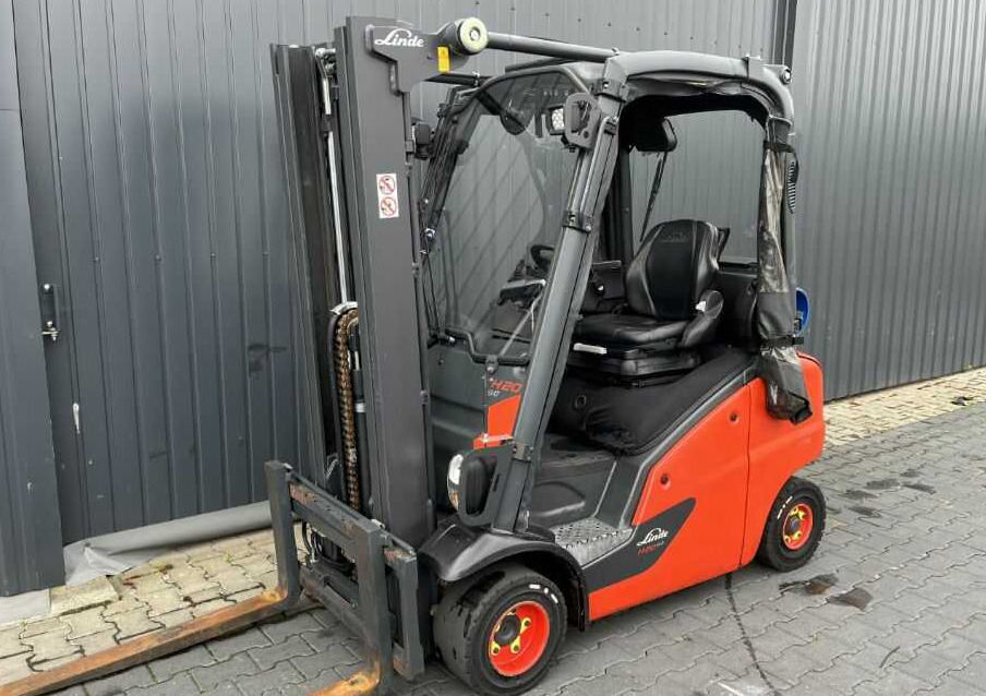 Linde H20T-01 - Chariot élévateur à gaz: photos 1 Linde H20T-01 - Chariot élévateur à gaz: photos 1