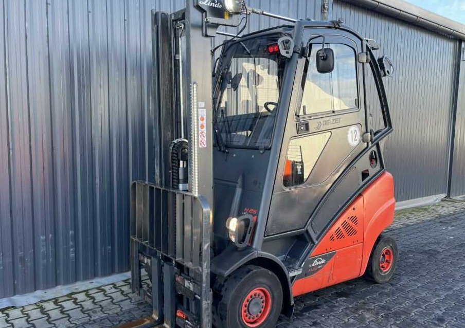 Linde H25T-02/600 - Chariot élévateur à gaz: photos 1 Linde H25T-02/600 - Chariot élévateur à gaz: photos 1