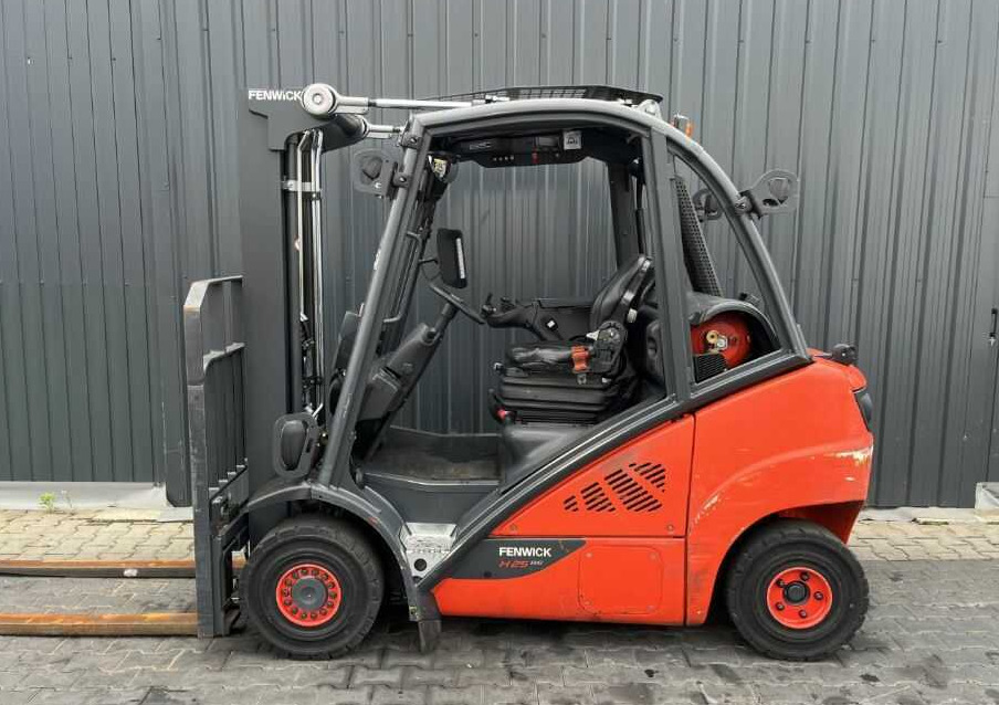 Linde H25T-02 - Chariot élévateur à gaz: photos 2 Linde H25T-02 - Chariot élévateur à gaz: photos 2