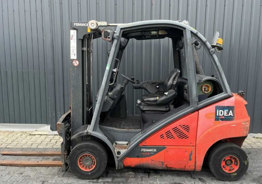 Linde H25T-02 - Chariot élévateur à gaz: photos 2 Linde H25T-02 - Chariot élévateur à gaz: photos 2
